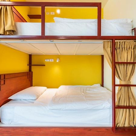 Scala Hostel Bangkok Exteriör bild